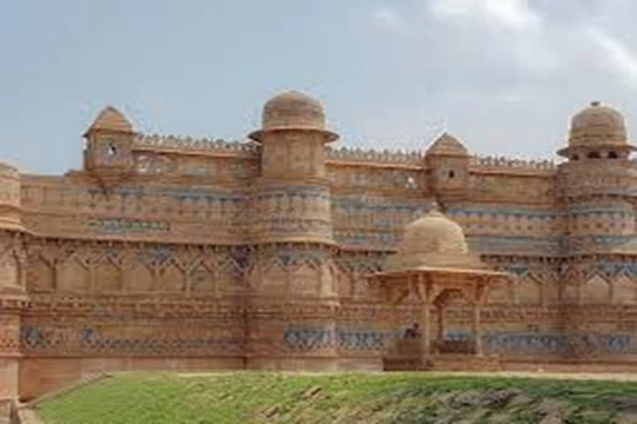 Trip to Taj Mahal - Pink City - Gwalior - Delhi@Globalduniya