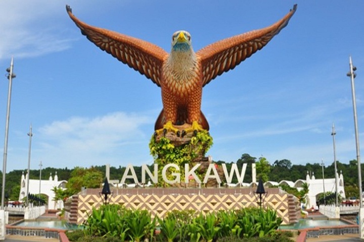 Dataran Lang (Eagle Square)@Globalduniya